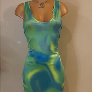 Green Bodycon Maxi Dress with Sleeveless Design and Scoop Neck